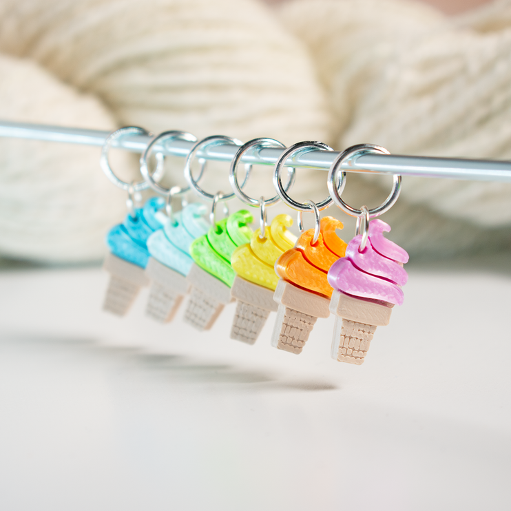 Set of 6 Stitch Markers : Twisty Freeze