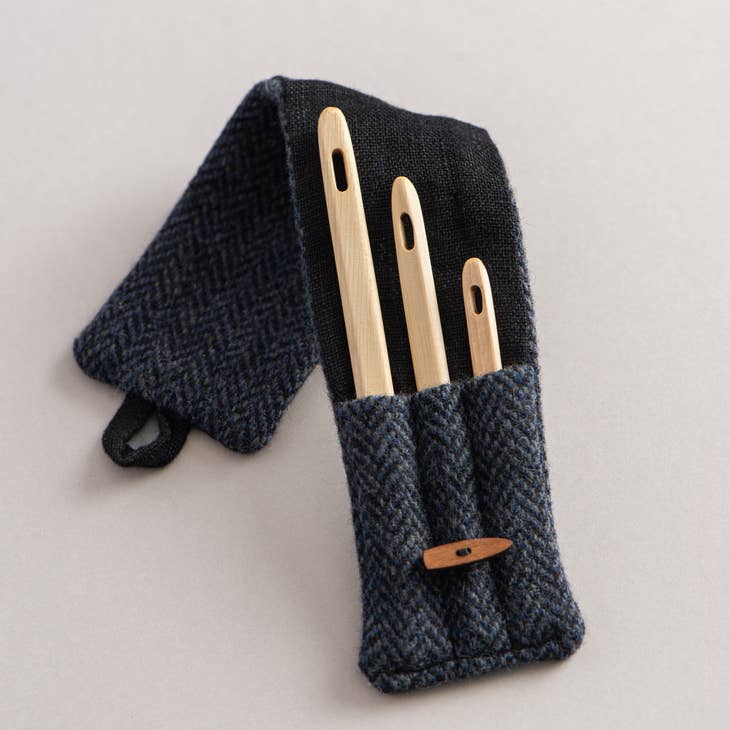 Q&C Wooden Nalbinding Needles and Case