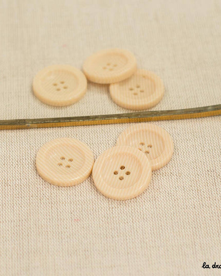 Flat edge sand grain button 4 holes 27 mm