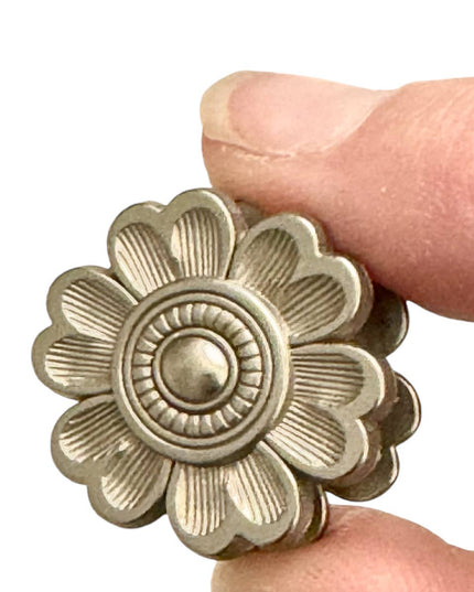 FLOWER Silver New Magnet Button