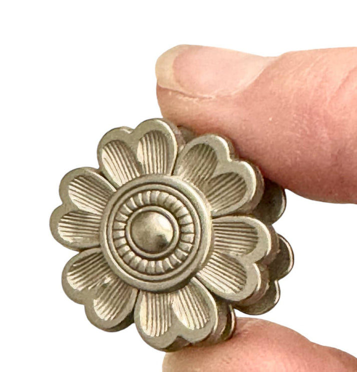 FLOWER Silver New Magnet Button