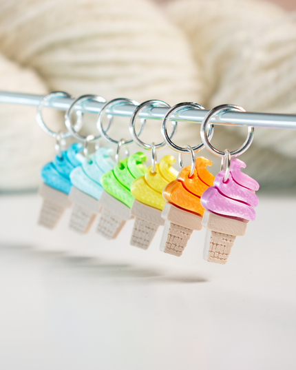 Set of 6 Stitch Markers : Twisty Freeze