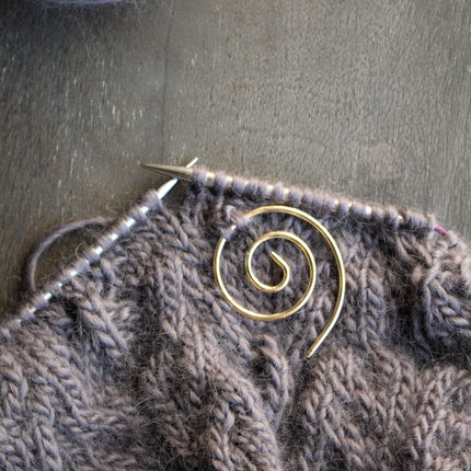 Curly Cable Needle/Shawl Pin