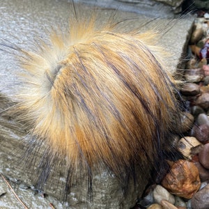 Pom Pom with Snap-Luxury Faux Fur